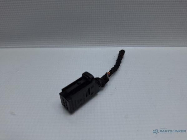 Mufa conector 6 pini VOLKSWAGEN PASSAT Variant (3G5) [ 2014 - > ] TDI (CRLB, DBGA, DFGA) 110KW|150HP OEM 4D0971636