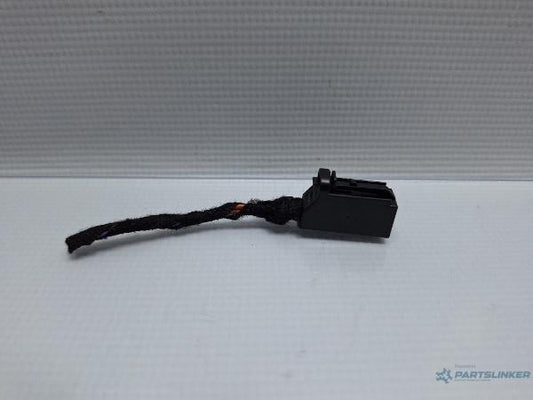 Mufa conector 6 pini VOLKSWAGEN PASSAT Variant (3G5) [ 2014 - > ] TDI (CRLB, DBGA, DFGA) 110KW|150HP OEM 4D0971636
