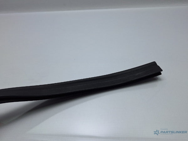 Cheder etansare capota VOLKSWAGEN PASSAT Variant (3G5) [ 2014 - > ] TDI (CRLB, DBGA, DFGA) 110KW|150HP 3G0823723