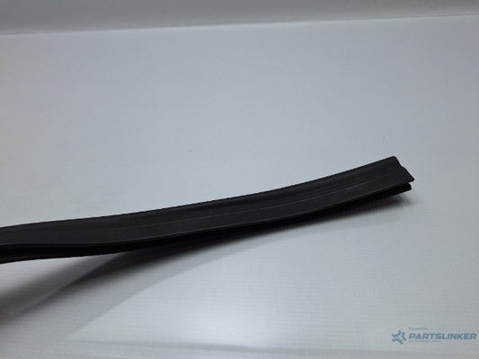 Cheder etansare capota VOLKSWAGEN PASSAT Variant (3G5) [ 2014 - > ] TDI (CRLB, DBGA, DFGA) 110KW|150HP 3G0823723