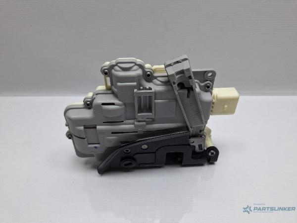 Broasca usa stanga spate AUDI A3 II Sportback (8PA) [ 2004 - 2015 ] TDI 16V (BKD, CBAB, CFFB, CLJA) 103KW|140HP OEM 4F0839015