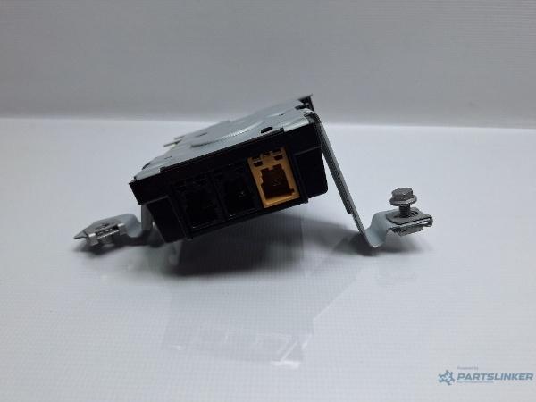 Amplificator antena AUDI A3 II Sportback (8PA) [ 2004 - 2015 ] TDI 16V (BKD, CBAB, CFFB, CLJA) 103KW|140HP OEM 8P4035225D