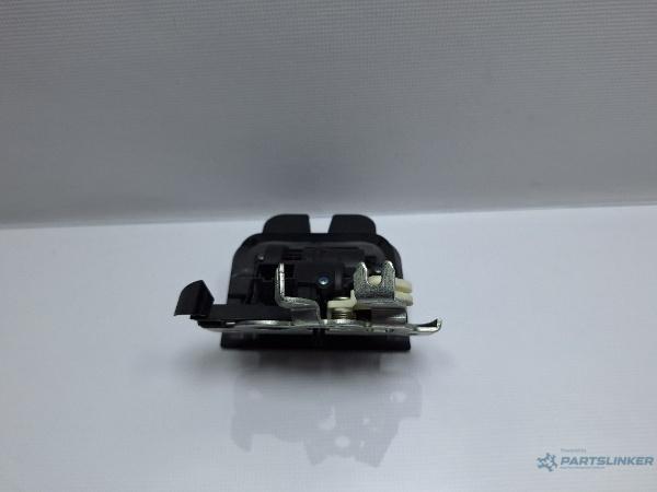 Broasca haion AUDI A3 II Sportback (8PA) [ 2004 - 2015 ] TDI 16V (BKD, CBAB, CFFB, CLJA) 103KW|140HP OEM 8P4827520B
