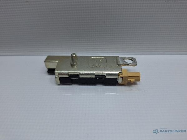 Amplificator antena AUDI A3 II Sportback (8PA) [ 2004 - 2015 ] TDI 16V (BKD, CBAB, CFFB, CLJA) 103KW|140HP OEM 8P4035225C
