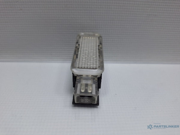 Lampa lumina ambientala AUDI A3 II Sportback (8PA) [ 2004 - 2015 ] TDI 16V (BKD, CBAB, CFFB, CLJA) 103KW|140HP 3B0947415B