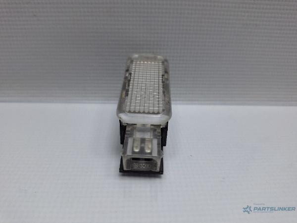 Lampa lumina ambientala AUDI A3 II Sportback (8PA) [ 2004 - 2015 ] TDI 16V (BKD, CBAB, CFFB, CLJA) 103KW|140HP OEM 3B0947415B