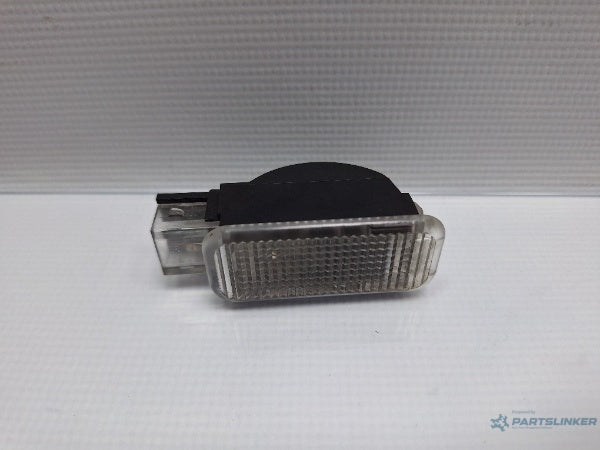 Lampa lumina ambientala AUDI A3 II Sportback (8PA) [ 2004 - 2015 ] TDI 16V (BKD, CBAB, CFFB, CLJA) 103KW|140HP 3B0947415B