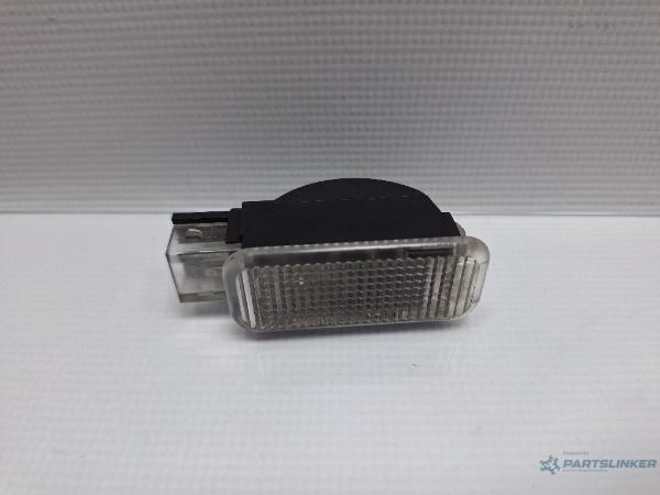 Lampa lumina ambientala AUDI A3 II Sportback (8PA) [ 2004 - 2015 ] TDI 16V (BKD, CBAB, CFFB, CLJA) 103KW|140HP OEM 3B0947415B