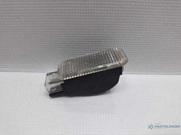 Lampa lumina ambientala AUDI A3 II Sportback (8PA) [ 2004 - 2015 ] TDI 16V (BKD, CBAB, CFFB, CLJA) 103KW|140HP 3B0947415B