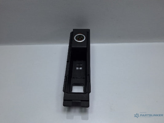 Priza consola centrala AUDI A3 II Sportback (8PA) [ 2004 - 2015 ] TDI 16V (BKD, CBAB, CFFB, CLJA) 103KW|140HP 8P0863234D