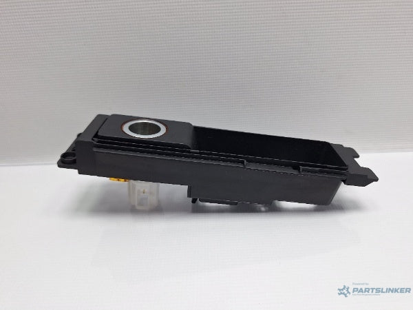 Priza consola centrala AUDI A3 II Sportback (8PA) [ 2004 - 2015 ] TDI 16V (BKD, CBAB, CFFB, CLJA) 103KW|140HP 8P0863234D