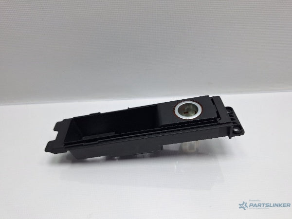 Priza consola centrala AUDI A3 II Sportback (8PA) [ 2004 - 2015 ] TDI 16V (BKD, CBAB, CFFB, CLJA) 103KW|140HP 8P0863234D