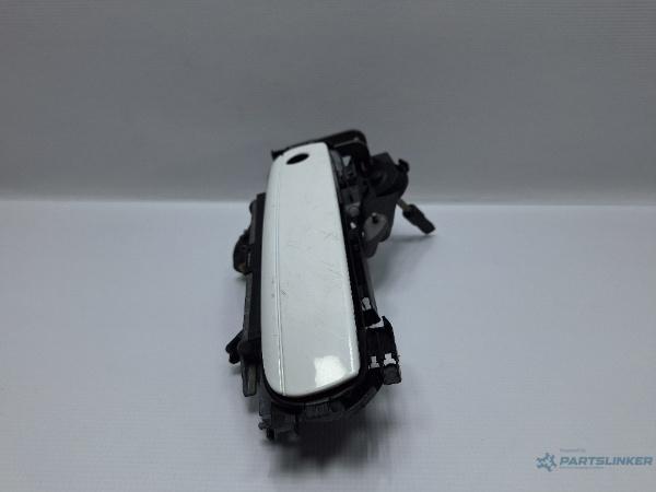 Maner exterior usa stanga fata AUDI A3 II Sportback (8PA) [ 2004 - 2015 ] TDI 16V (BKD, CBAB, CFFB, CLJA) 103KW|140HP OEM 4F0837207B