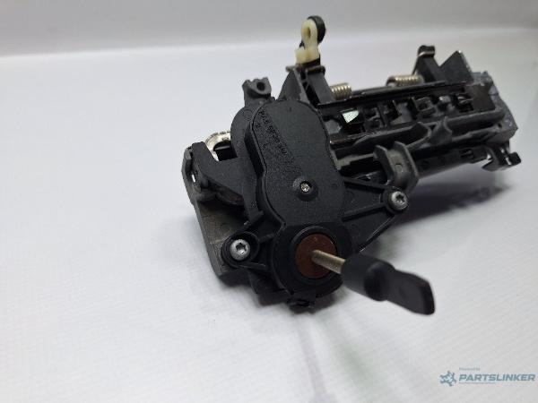 Maner exterior usa stanga fata AUDI A3 II Sportback (8PA) [ 2004 - 2015 ] TDI 16V (BKD, CBAB, CFFB, CLJA) 103KW|140HP OEM 4F0837207B