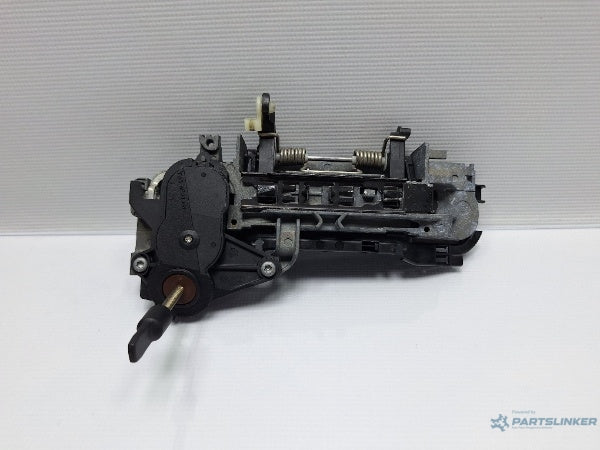 Maner exterior usa stanga fata AUDI A3 II Sportback (8PA) [ 2004 - 2015 ] TDI 16V (BKD, CBAB, CFFB, CLJA) 103KW|140HP 4F0837207B