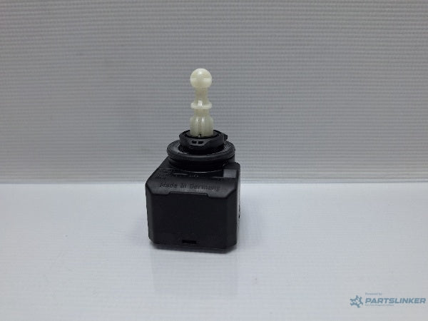 Motoras reglaj inaltime far AUDI A3 II Sportback (8PA) [ 2004 - 2015 ] TDI 16V (BKD, CBAB, CFFB, CLJA) 103KW|140HP 1K6941295