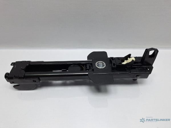 Reglaj inaltime centura fata AUDI A3 II Sportback (8PA) [ 2004 - 2015 ] TDI 16V (BKD, CBAB, CFFB, CLJA) 103KW|140HP OEM 8E0857833G