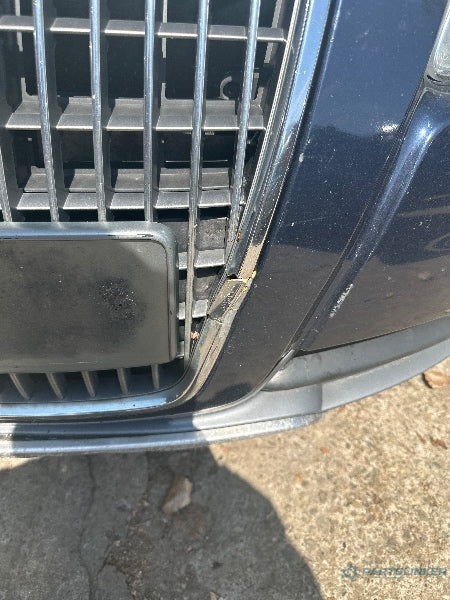 Bară față cu defect completă cu grila  AUDI A6 I Allroad (4FH, C6) [ 2006 - 2011 ]