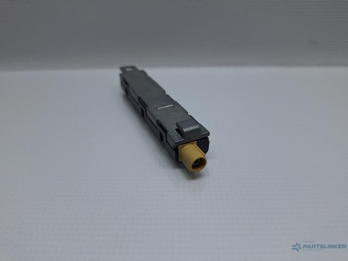 Amplificator antena VOLKSWAGEN GOLF VI Variant (AJ5) [ 2009 - 2013 ] TDI (CAYC) 77KW|105HP OEM 1K9035552A