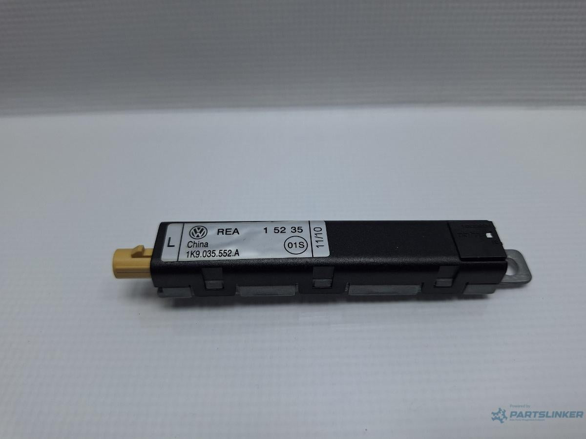 Amplificator antena VOLKSWAGEN GOLF VI Variant (AJ5) [ 2009 - 2013 ] TDI (CAYC) 77KW|105HP OEM 1K9035552A