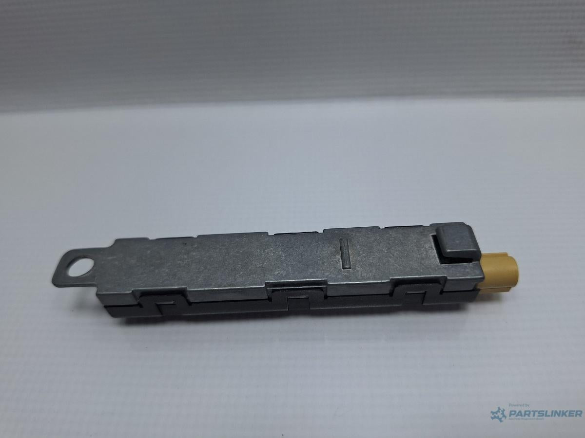 Amplificator antena VOLKSWAGEN GOLF VI Variant (AJ5) [ 2009 - 2013 ] TDI (CAYC) 77KW|105HP OEM 1K9035552A