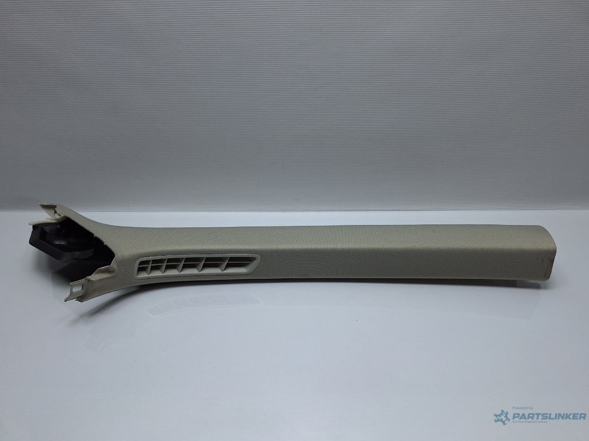 Ornament stalp parbriz dreapta VOLKSWAGEN GOLF VI Variant (AJ5) [ 2009 - 2013 ] TDI (CAYC) 77KW|105HP 1K9867234A