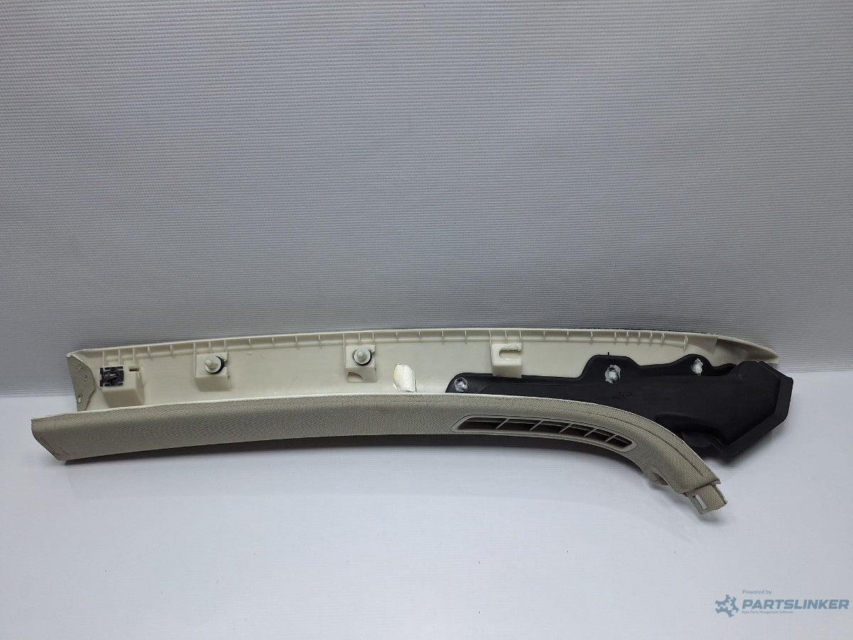 Ornament stalp parbriz dreapta VOLKSWAGEN GOLF VI Variant (AJ5) [ 2009 - 2013 ] TDI (CAYC) 77KW|105HP 1K9867234A