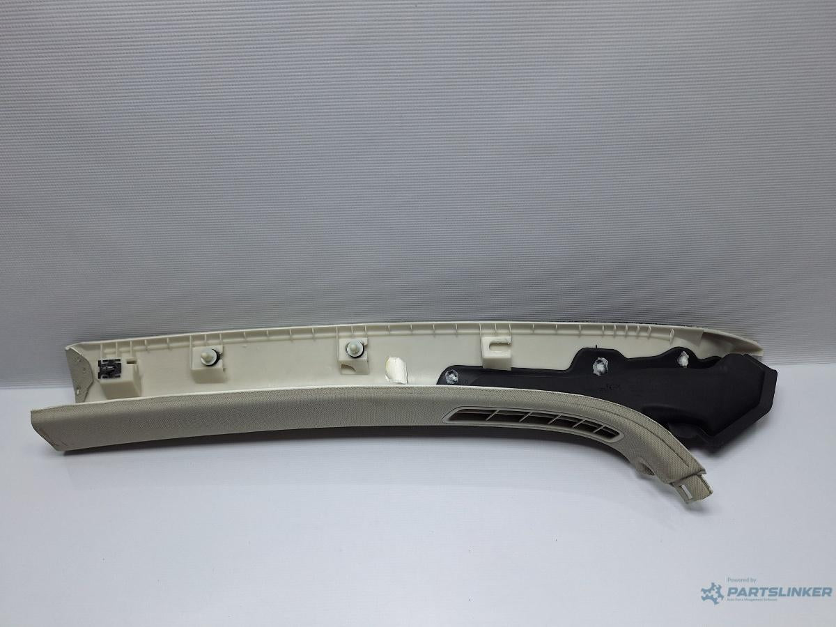 Ornament stalp parbriz dreapta VOLKSWAGEN GOLF VI Variant (AJ5) [ 2009 - 2013 ] TDI (CAYC) 77KW|105HP OEM 1K9867234A