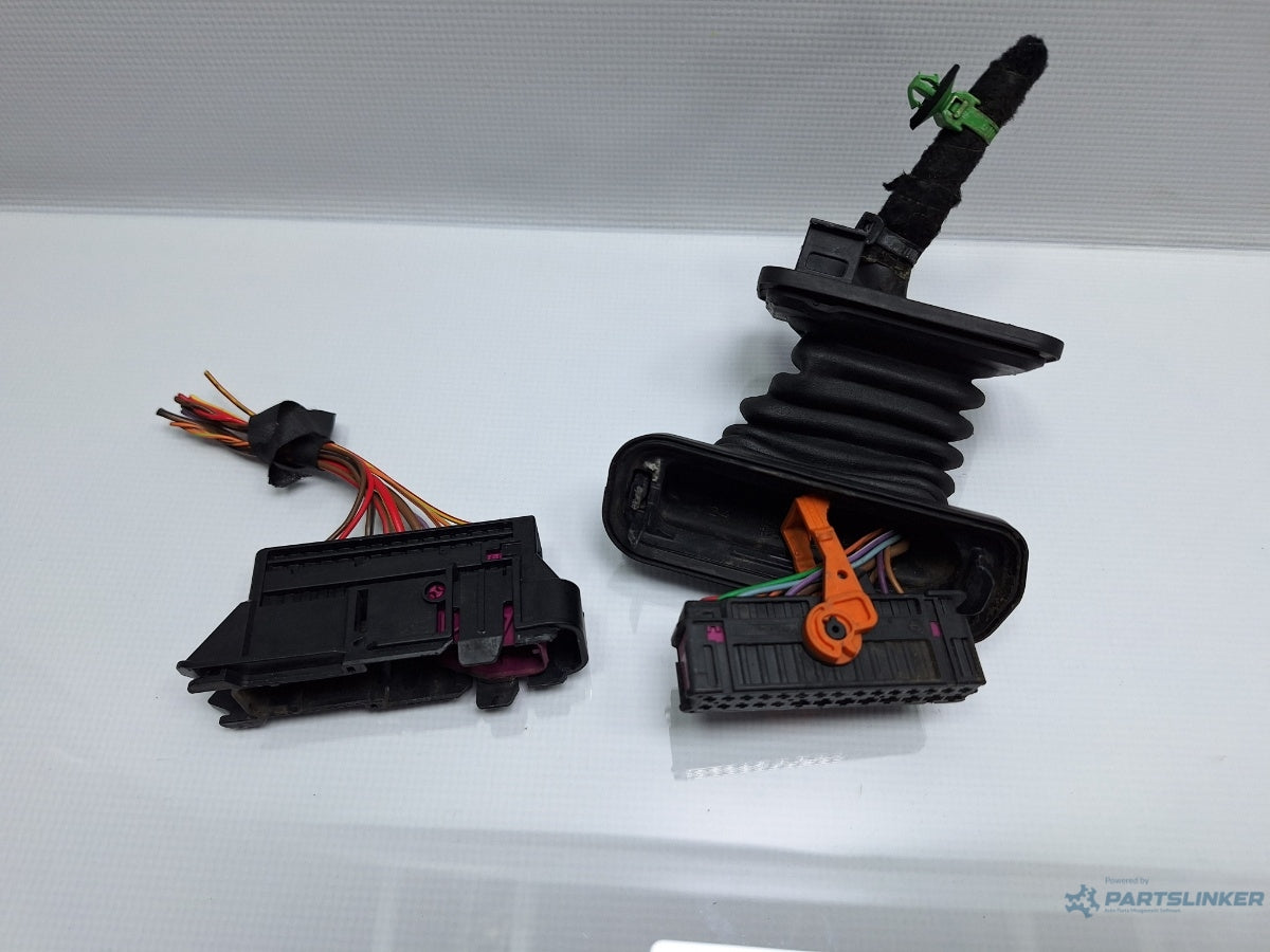 Mufe conectori usa dreapta fata VOLKSWAGEN GOLF VI Variant (AJ5) [ 2009 - 2013 ] TDI (CAYC) 77KW|105HP 1K0937722D