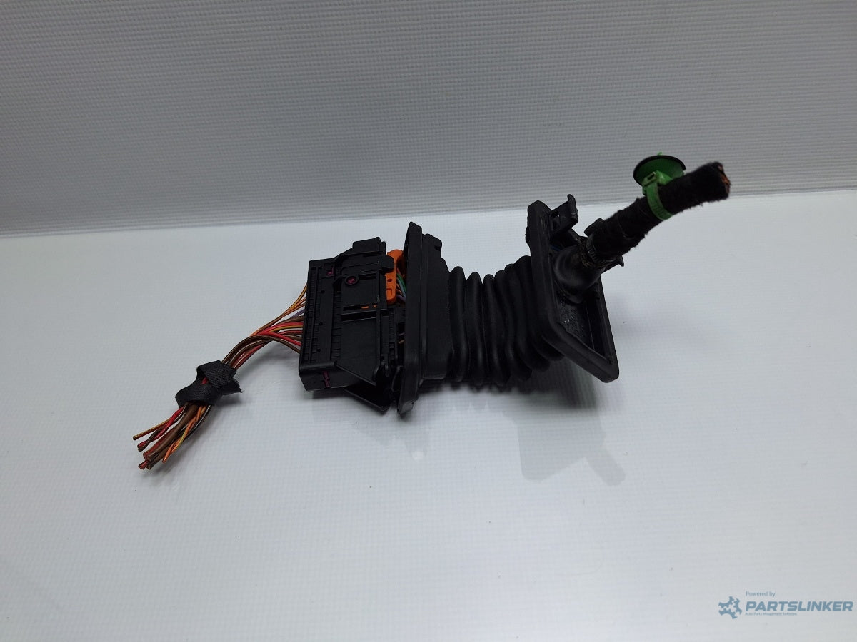 Mufe conectori usa dreapta fata VOLKSWAGEN GOLF VI Variant (AJ5) [ 2009 - 2013 ] TDI (CAYC) 77KW|105HP 1K0937722D