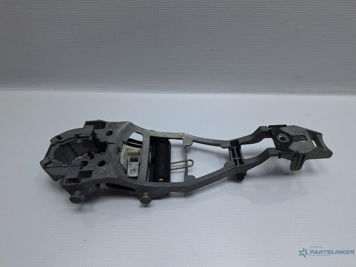 Maner/suport exterior usa dreapta VOLKSWAGEN GOLF VI Variant AJ5 2009 - 2013 TDI CAYC 1K0837886A