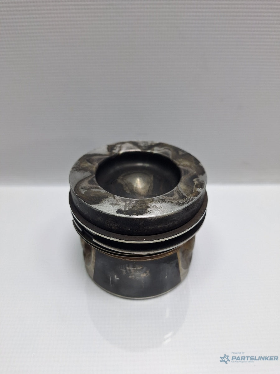 Piston VOLKSWAGEN PASSAT Variant (3C5) [ 2005 - 2011 ] TDI (CAYC) 77KW|105HP MAHLE 79L98 03L107065J