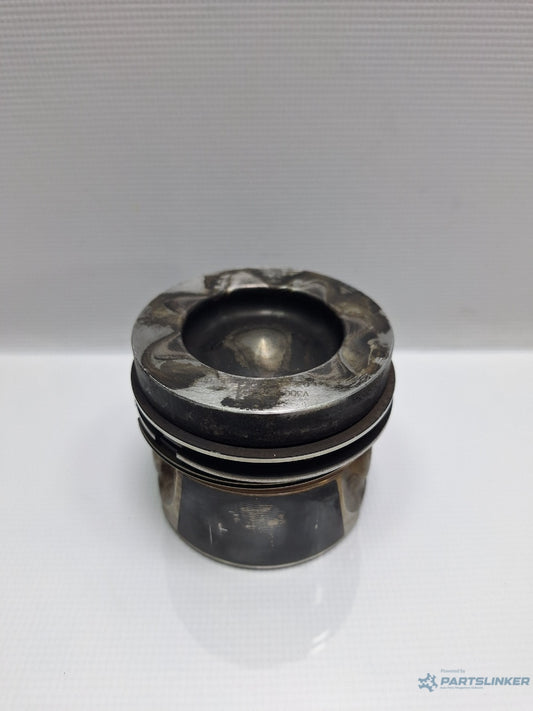 Piston VOLKSWAGEN PASSAT Variant (3C5) [ 2005 - 2011 ] TDI (CAYC) 77KW|105HP MAHLE 79L98 03L107065J