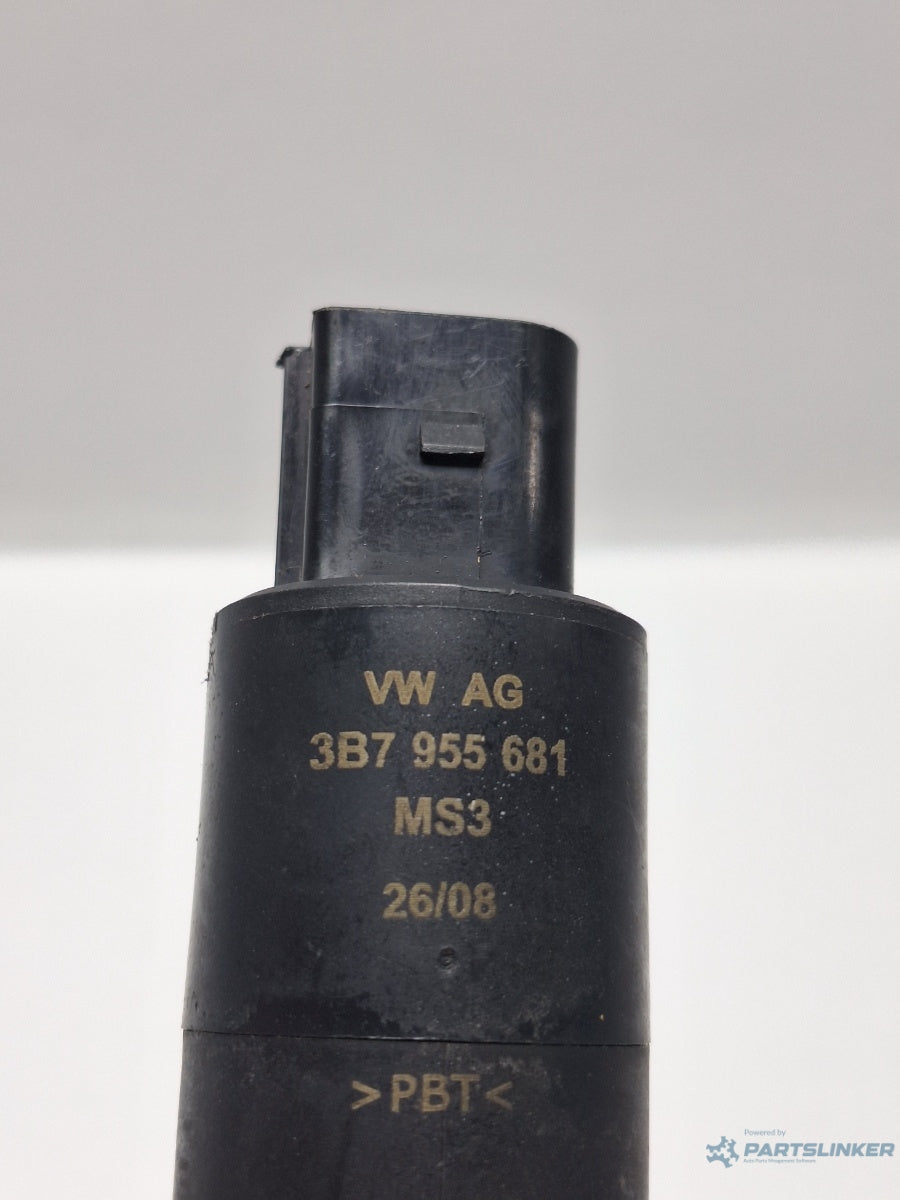 Pompita spalatoare faruri VOLKSWAGEN PASSAT (365) [ 2010 - 2014 ] 2.0 TDi BlueMotion (CFFB) 103KW|140HP 3B7955681