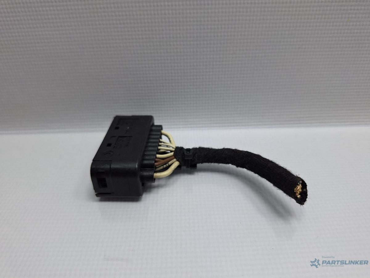 Mufa conector motoras macara spate VOLKSWAGEN TOURAN (1T1, 1T2) [ 2003 - 2010 ] TDI (BMN) 125KW|170HP OEM 1J0959383C