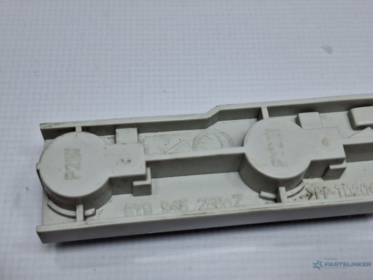 Soclu stop dreapta SKODA FABIA Combi (6Y5) [ 2000 - 2007 ] 1.2 (AZQ, BME) 47KW|64HP 6Y9945258