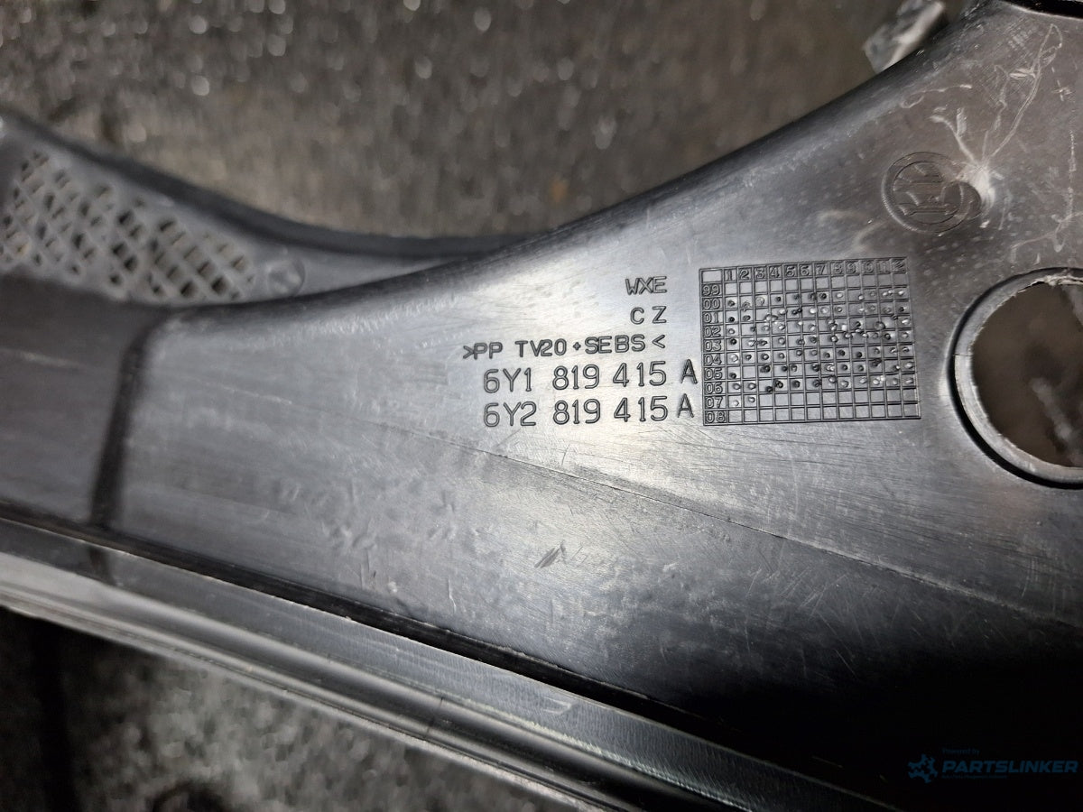 Grila stergatoare SKODA FABIA Combi (6Y5) [ 2000 - 2007 ] 1.2 (AZQ, BME) 47KW|64HP 6Y1819415A