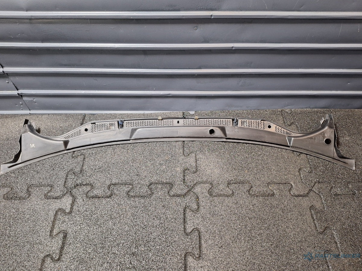 Grila stergatoare SKODA FABIA Combi (6Y5) [ 2000 - 2007 ] 1.2 (AZQ, BME) 47KW|64HP 6Y1819415A