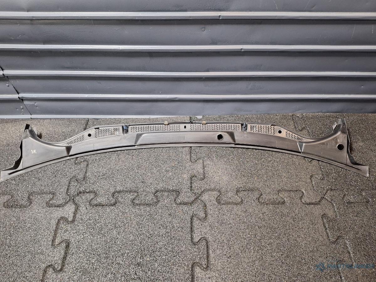 Grila stergatoare SKODA FABIA Combi (6Y5) [ 2000 - 2007 ] 1.2 (AZQ, BME) 47KW|64HP OEM 6Y1819415A