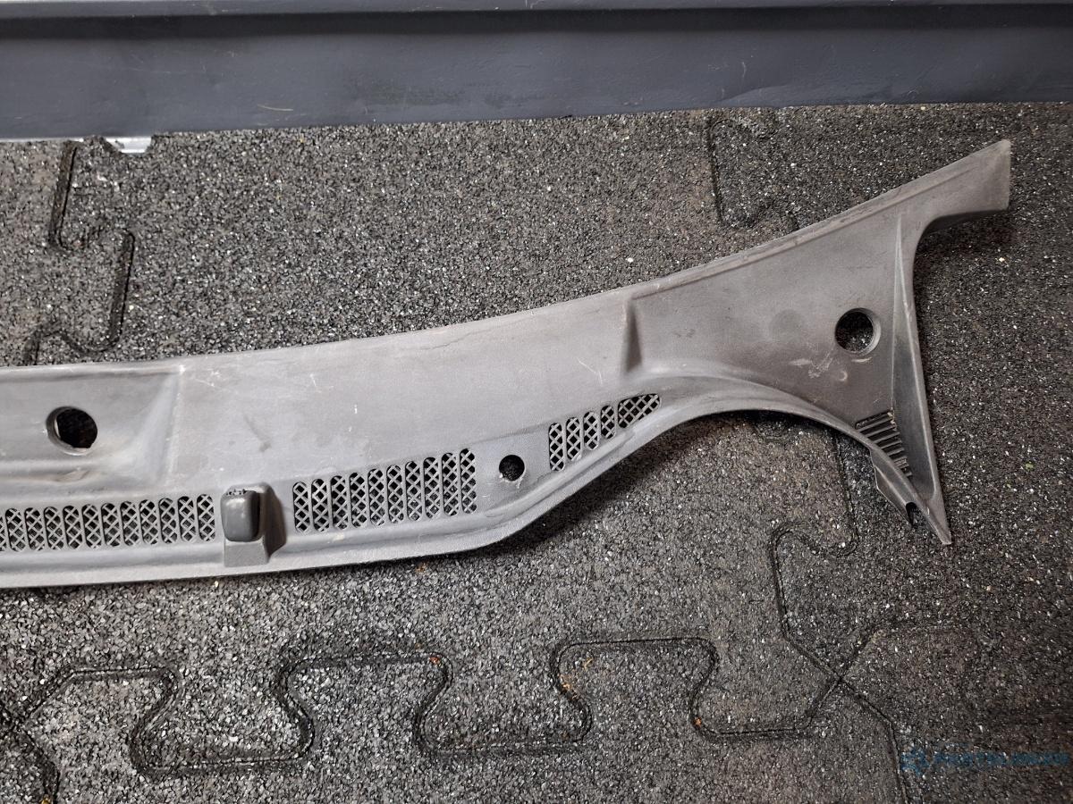 Grila stergatoare SKODA FABIA Combi (6Y5) [ 2000 - 2007 ] 1.2 (AZQ, BME) 47KW|64HP OEM 6Y1819415A