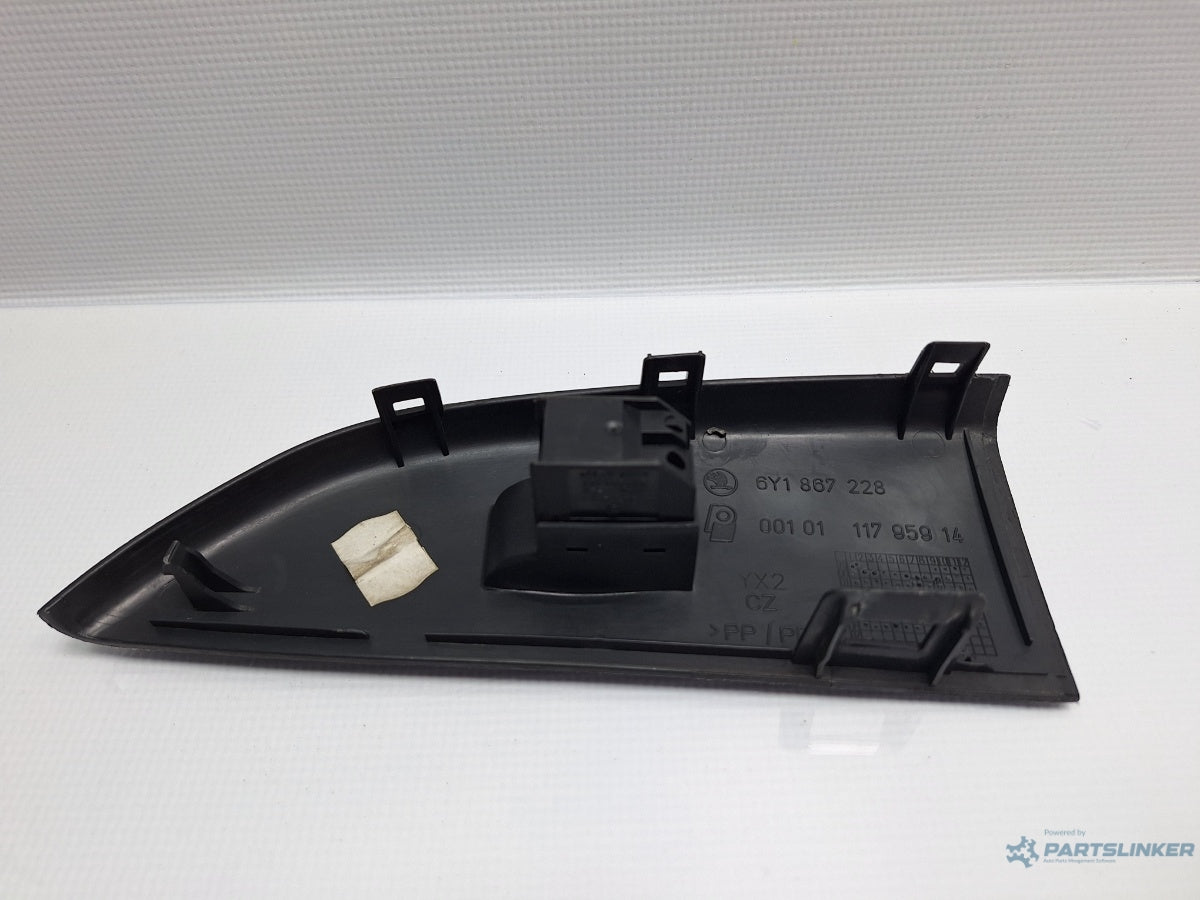 Ornament panou usa cu buton dreapta SKODA FABIA Combi (6Y5) [ 2000 - 2007 ] 1.2 (AZQ, BME) 47KW|64HP 6Y1867228 , 6Y0959855