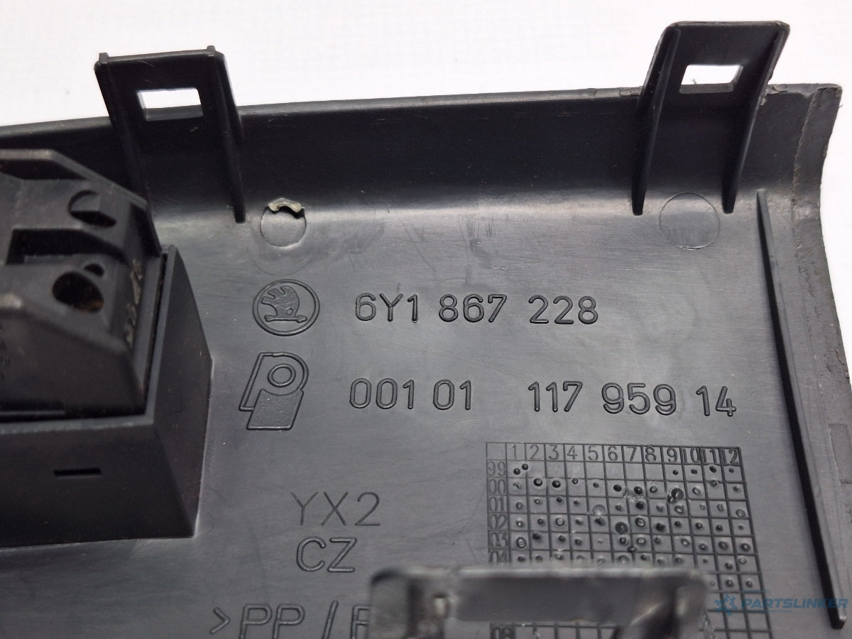 Ornament panou usa cu buton dreapta SKODA FABIA Combi (6Y5) [ 2000 - 2007 ] 1.2 (AZQ, BME) 47KW|64HP 6Y1867228 , 6Y0959855