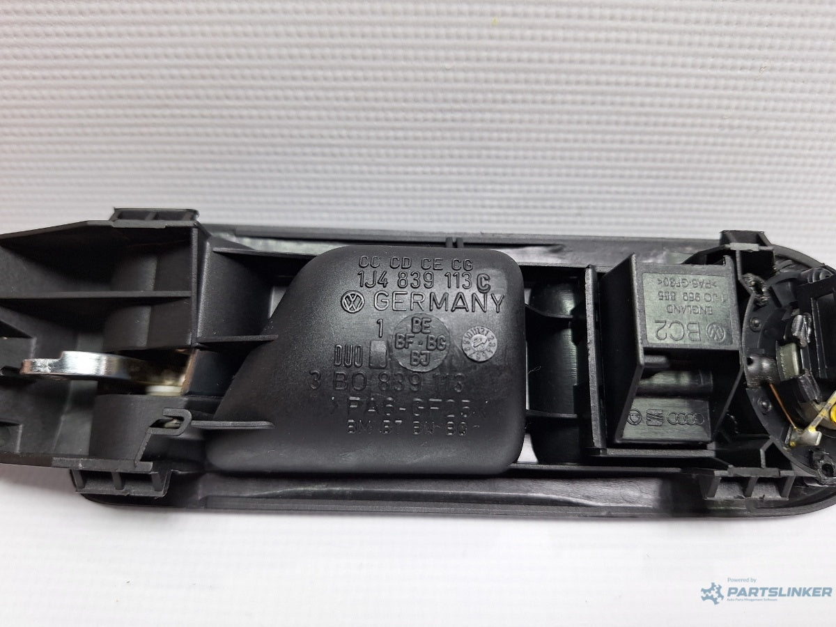 Maner usa stanga spate VOLKSWAGEN PASSAT (3B3) [ 2000 - 2005 ] TDI (AVB) 74KW|101HP 3B0839113 , 1J4839113C