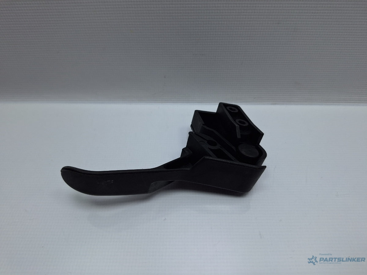 Maner deschidere capota VOLKSWAGEN PASSAT (3B3) [ 2000 - 2005 ] TDI (AVB) 74KW|101HP OEM 3B1823533