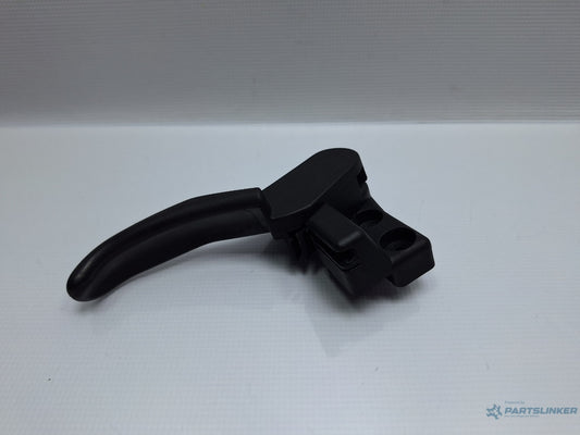 Maner deschidere capota VOLKSWAGEN PASSAT (3B3) [ 2000 - 2005 ] TDI (AVB) 74KW|101HP OEM 3B1823533