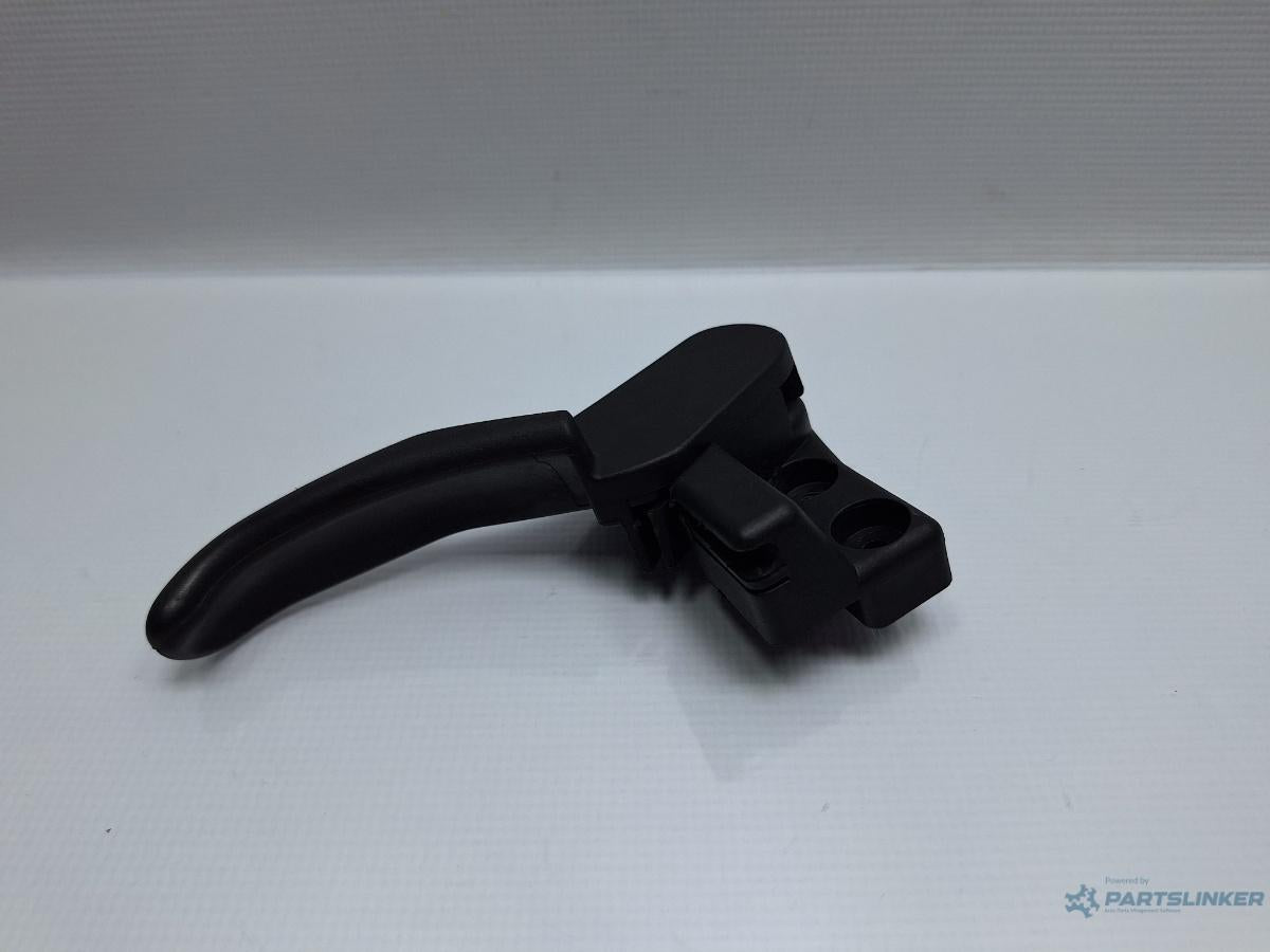 Maner deschidere capota VOLKSWAGEN PASSAT (3B3) [ 2000 - 2005 ] TDI (AVB) 74KW|101HP OEM 3B1823533