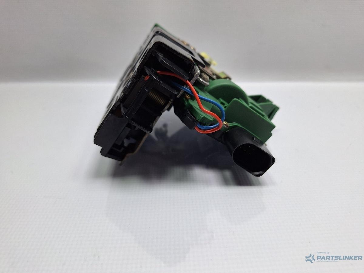 Broasca usa stanga fata VOLKSWAGEN PASSAT (3B3) [ 2000 - 2005 ] TDI (AVB) 74KW|101HP OEM 3B1837015Q