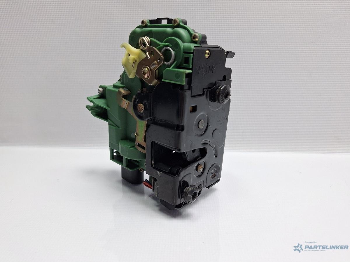 Broasca usa dreapta fata VOLKSWAGEN PASSAT (3B3) [ 2000 - 2005 ] TDI (AVB) 74KW|101HP OEM 3B1837016AD