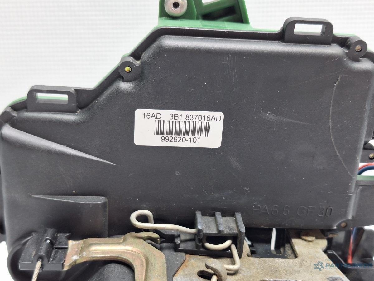 Broasca usa dreapta fata VOLKSWAGEN PASSAT (3B3) [ 2000 - 2005 ] TDI (AVB) 74KW|101HP OEM 3B1837016AD