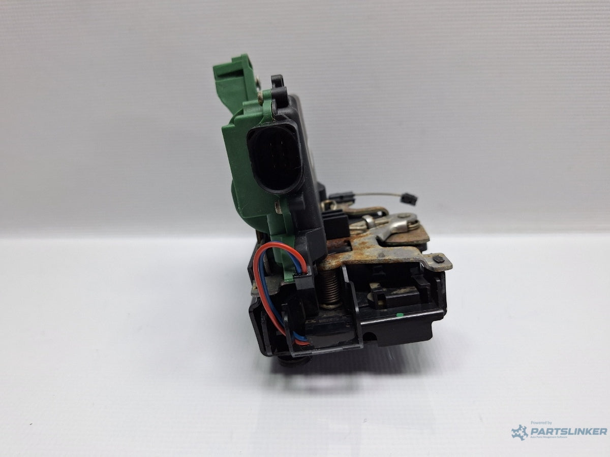 Broasca usa stanga spate VOLKSWAGEN PASSAT (3B3) [ 2000 - 2005 ] TDI (AVB) 74KW|101HP 3B4839015M
